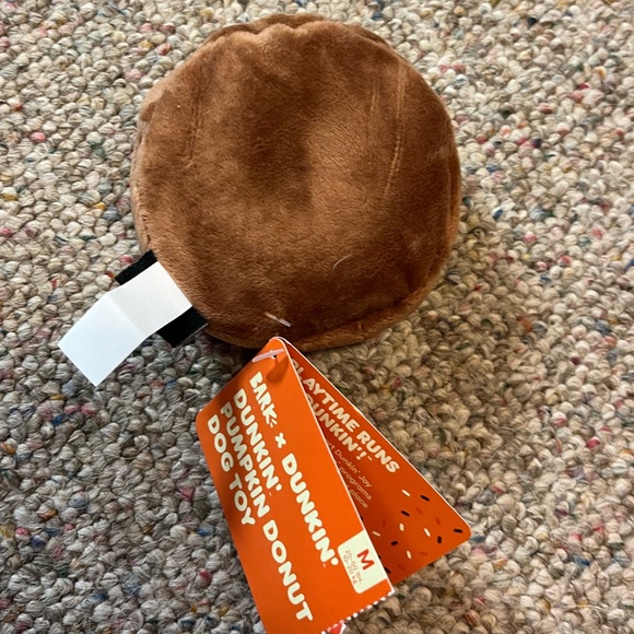 ๐ Dunkin Donuts x Bark Pumpkin Donut Scented Dog Toy - Picture 5 of 11